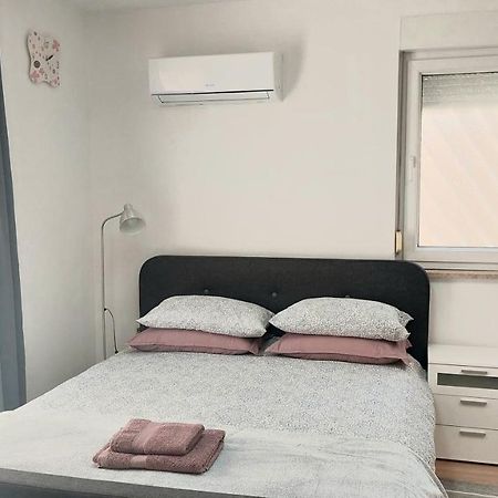 Studio 7Even Ground Floor Apartment Pula Bagian luar foto