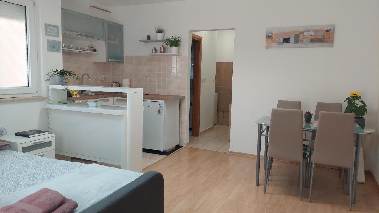 Studio 7Even Ground Floor Apartment Pula Bagian luar foto