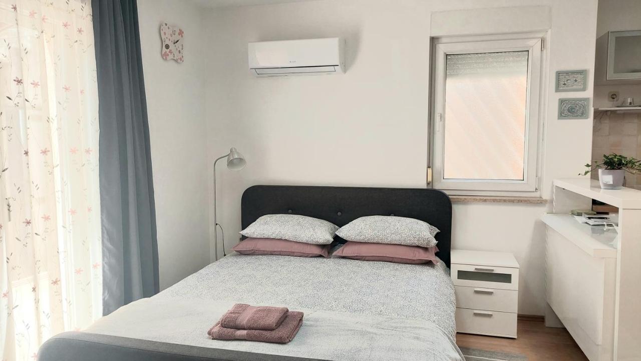 Studio 7Even Ground Floor Apartment Pula Bagian luar foto